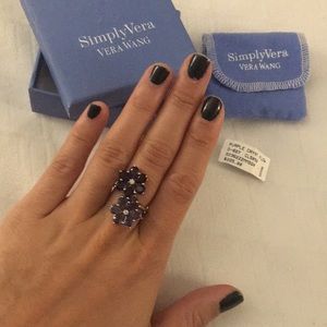✨ NEW ✨ Simply Vera ring